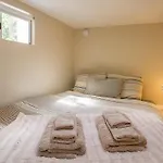 Beverly Glen Charming Gated Guesthouse