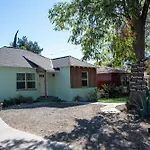 Cozy And Relaxing In Suburbs Of La