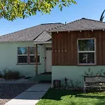 Cozy And Relaxing In Suburbs Of La