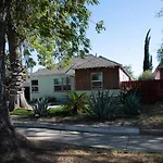 Cozy And Relaxing In Suburbs Of La