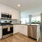 Stunning 3 Bedroom High-Rise With Pool, Spa, And Rooftop Views