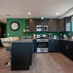 Spacious Luxury Villas In The Heart Of La! Free Parking And Jacuzzi
