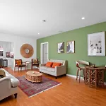 Villa La Verde - Newly Designed 4Br Villa With Pool & Guesthouse By Topanga