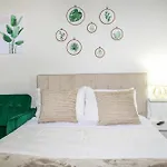 Mdr Studio Apartment Luxury Pool, Gym, Parking, Jacuzzi.