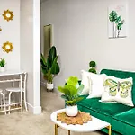 Mdr Studio Apartment Luxury Pool, Gym, Parking, Jacuzzi.