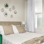Mdr Studio Apartment Luxury Pool, Gym, Parking, Jacuzzi.
