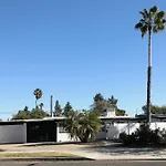 Encino Oasis