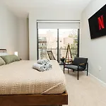 Magnificent Two Bedroom In West Hollywood