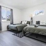 Newly Furnished Vacation Home-Ken