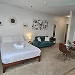 Exclusive Suites In Mdr-Venice With Pool, Gym & Hottub