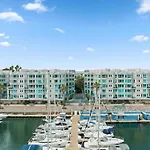 Opal Escape - Penthouse Marina View Private Rooftop