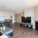 2Br Hollywood Apt With Rooftop Pool & Stunning Views
