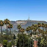 Snazzy 2Bd Apartment Rooftop Pool & Iconic Hollywood Sign Views