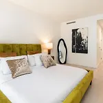 Luxurious 2-Bedroom Retreat In Santa Monica