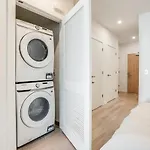 Spacious Studio - Hollywood Pool, Parking, Sauna