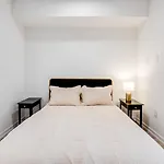 Spacious Studio - Hollywood Pool, Parking, Sauna