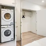 Spacious Studio - Hollywood Pool, Parking, Sauna
