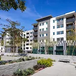 Heart Of North Hollywood 2 Bed Apt Free Parking, Hot Tub, Pool, Gym