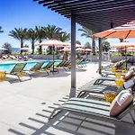 Heart Of North Hollywood 2 Bed Apt Free Parking, Hot Tub, Pool, Gym