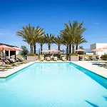 Heart Of North Hollywood 2 Bed Apt Free Parking, Hot Tub, Pool, Gym