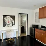 Private Guest House In West Hollywood