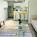 Cute Cozy Guest House In Beverly Hills