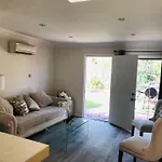 Cute Cozy Guest House In Beverly Hills