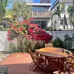 King Oasis - Steps To Beach With Garden Patio!