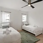 Spacious 4Br House With Large Yard And Parking Beverly Hills Adj