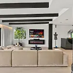 Hollywood Hills 3 Bedroom Views And Jacuzzi