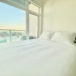 Penthouse With Views In Hollywood - One Bedroom W Parking