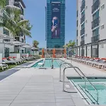 Sunset Lounge On Sunset Blvd With Pool & Jacuzzi