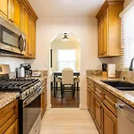 Incredible Suite Near Universal Studios