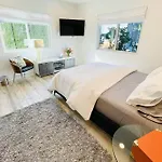 Claudia\'S Cottage Guest House