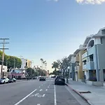 Pacific Blue Townhome Walk To Ocean 2 Bed Apt With Free Parking