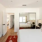 Stylish Gated Retreat In East Hollywood With Parking