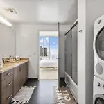 Lux High Rise 1Bdr With Free Parking & Pool, Gym