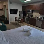 Premier Suites - Prime Mdr-Venice Location With Pool, Gym & Hot Tub