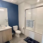 Penthouse With Hollywood Sign View 2 Bedrooms With 3 Beds