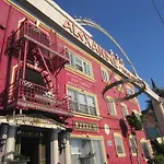Hollywood Dream Suites