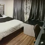 Hollywood Room Rental