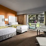 Sportsmen\'S Lodge Hotel