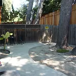 Woodland Hills Calabasas Guesthouses