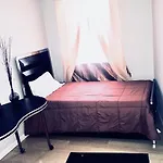 Hollywood Room Rental