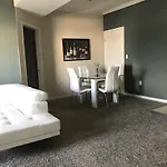 Luxury Apartment Near The Grove