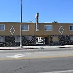 Top Hat Motel