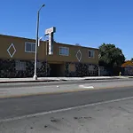 Top Hat Motel