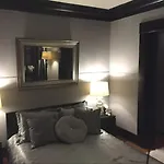 Efficiency Studios With Shared Bathroom-G2