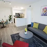 Hollywood Landmark Suites