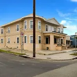 Pads On Pasadena Ave